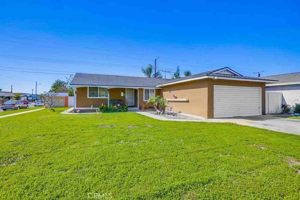 10321 Courtright Rd - Photo 3 of 40