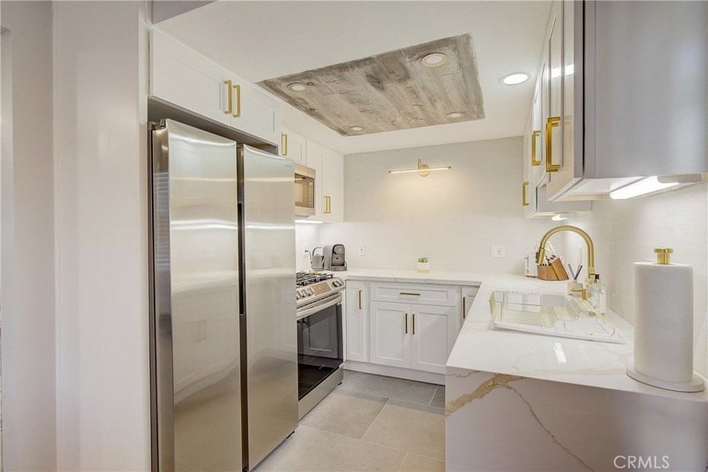 16562 Regina Cir #4 - Photo 6 of 46