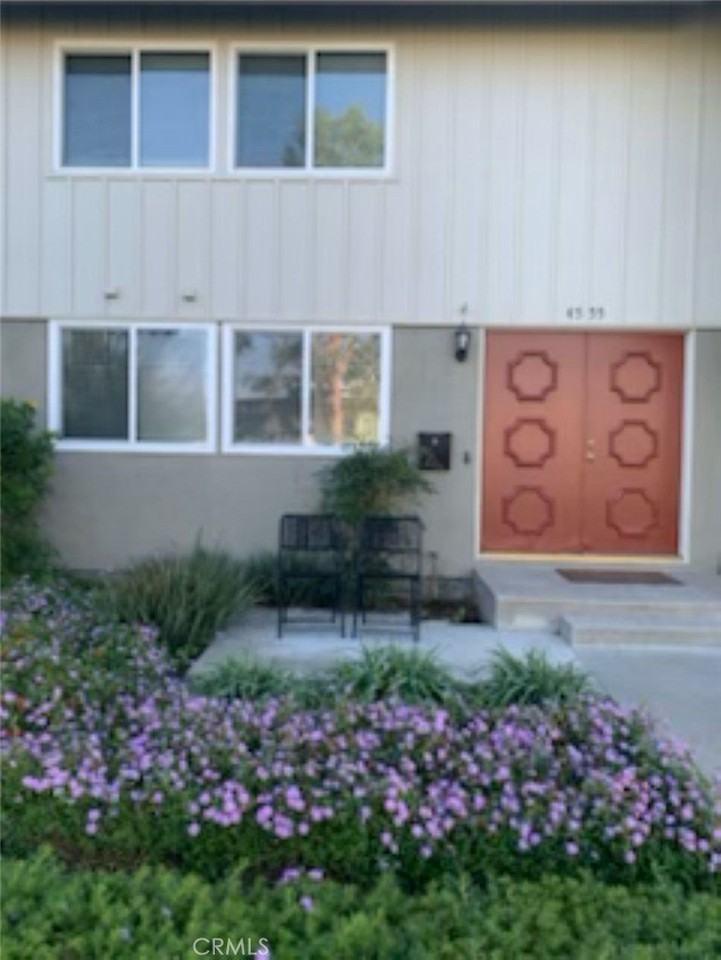 4555 Larwin Ave - Photo 4 of 37