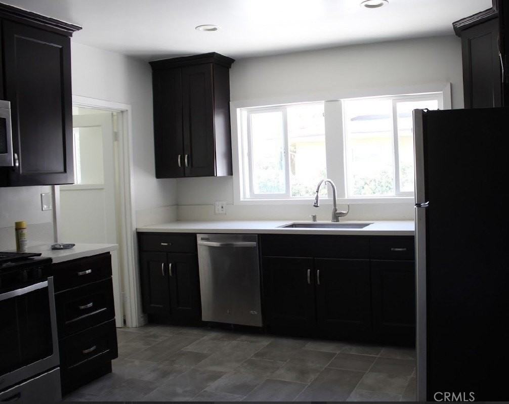 17218 Devonshire St - Photo 5 of 11