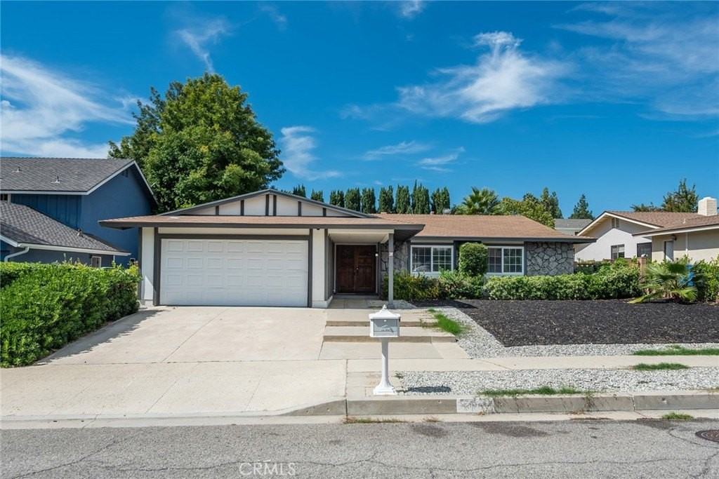 65 Pinewood Ave - Photo 2 of 24