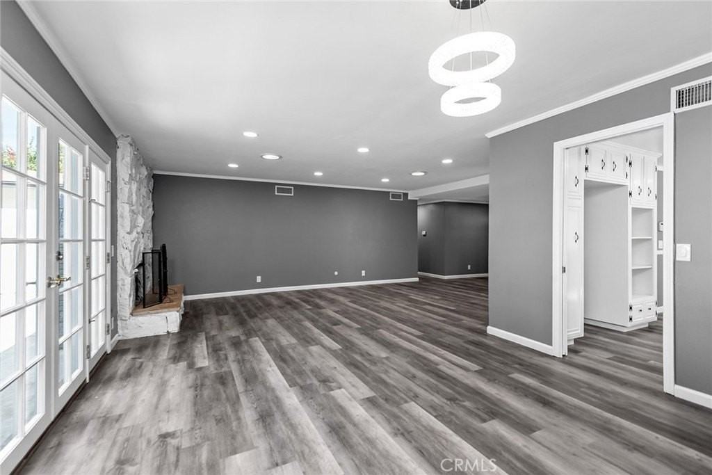 65 Pinewood Ave - Photo 6 of 24