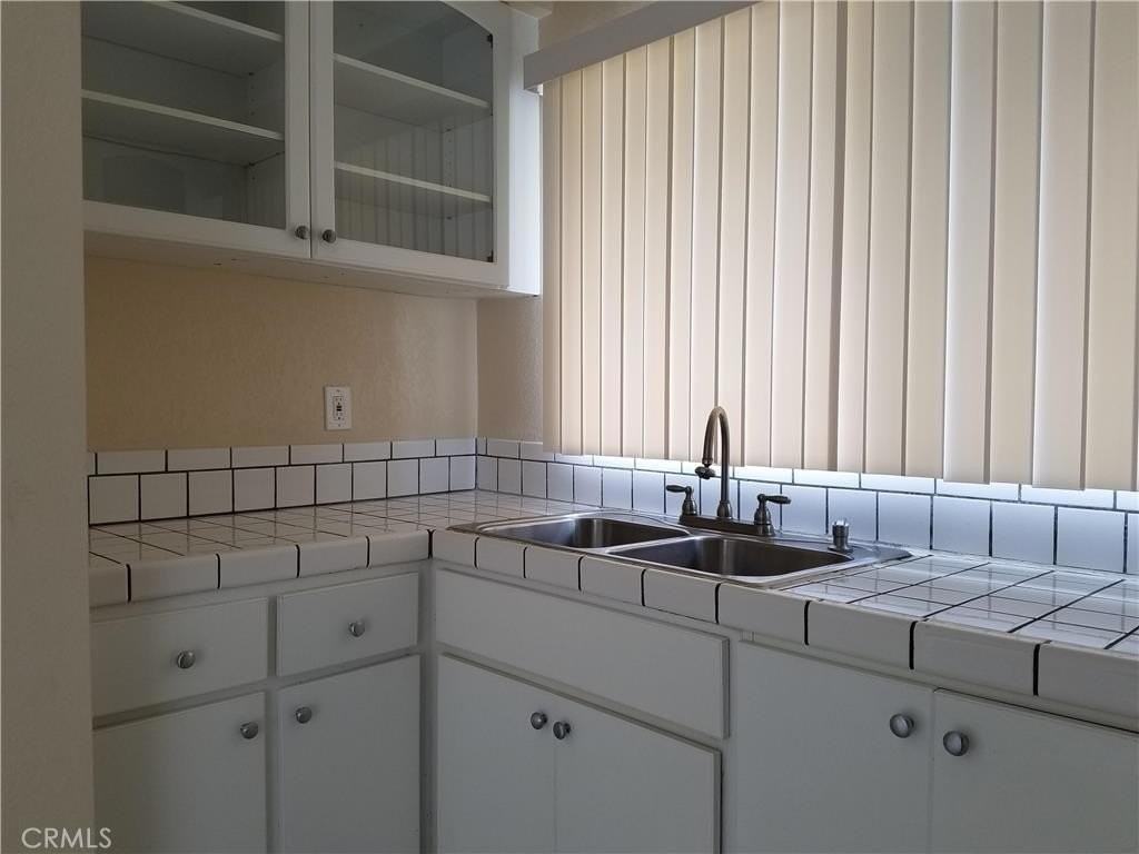 1655 Firvale Ave - Photo 7 of 21