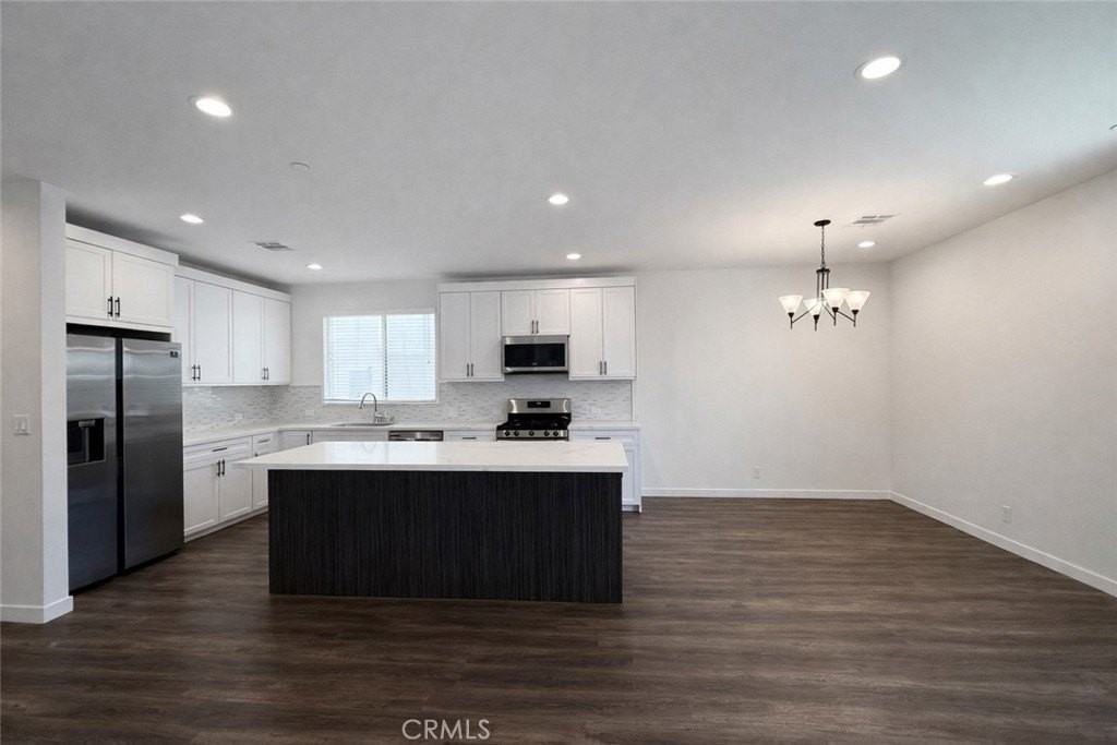 7105 N Dylan Ct - Photo 2 of 19