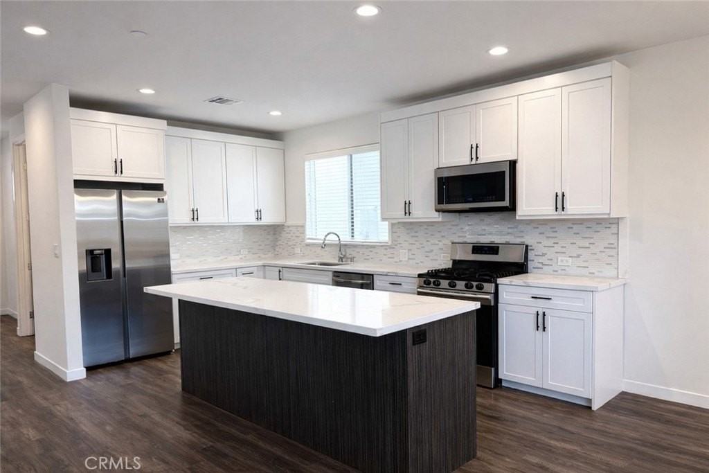 7105 N Dylan Ct - Photo 3 of 19