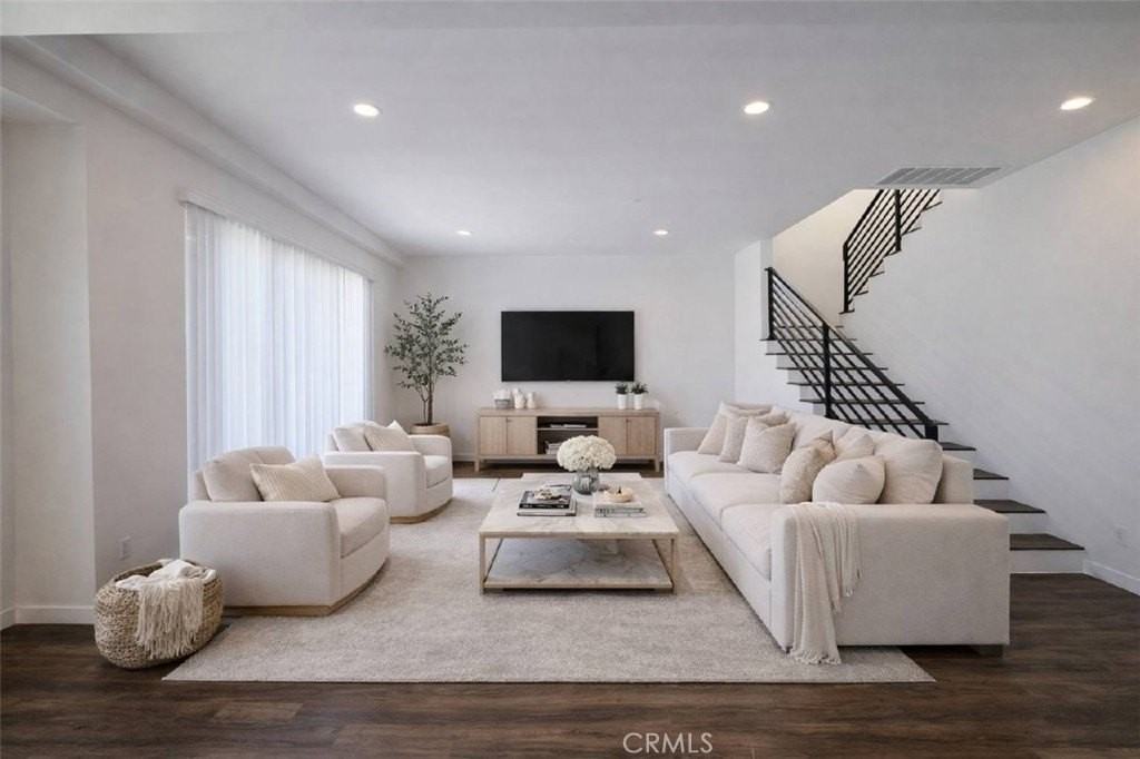 7105 N Dylan Ct - Photo 4 of 19