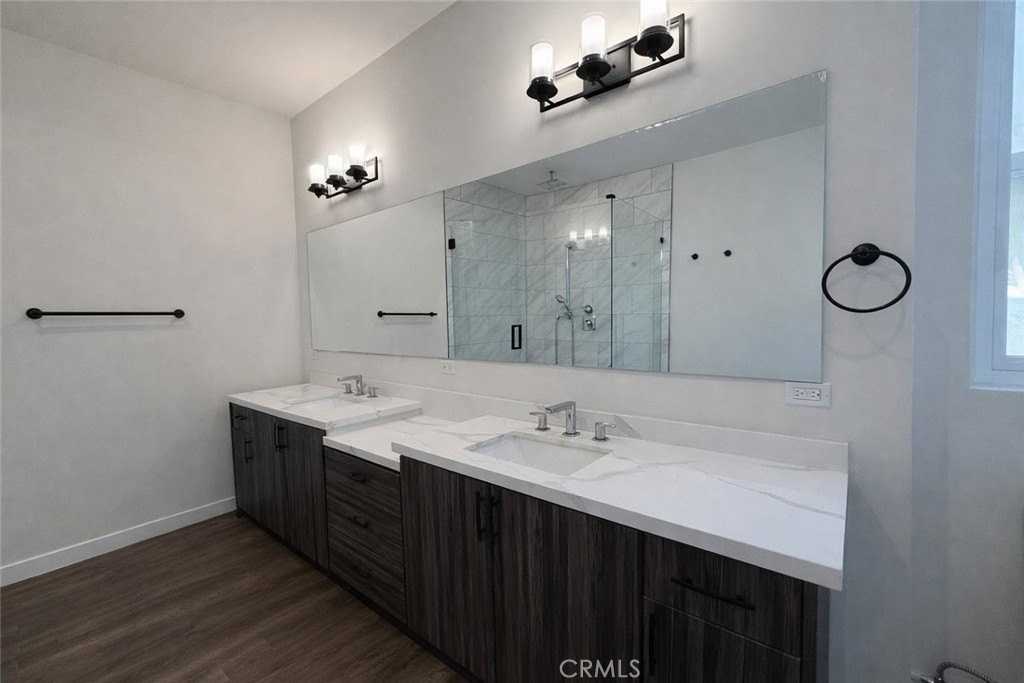 7105 N Dylan Ct - Photo 7 of 19