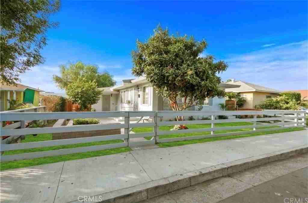 304 E Erna Ave - Photo 4 of 7