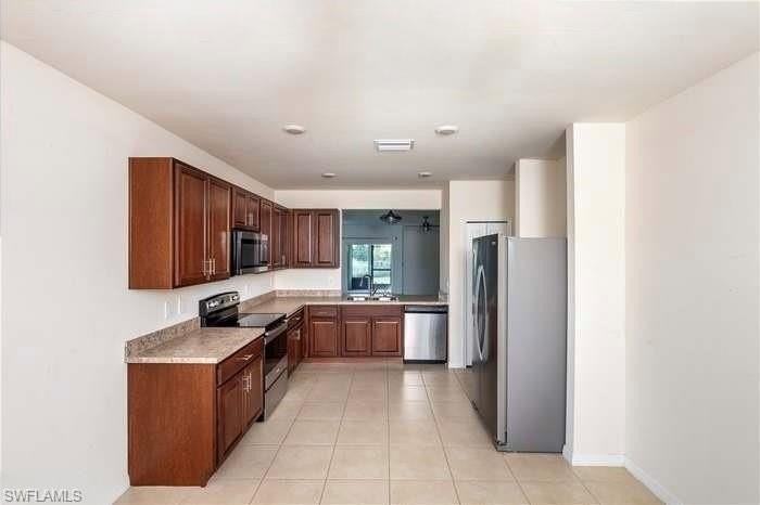 2802 40th St Sw - Photo 3 of 17