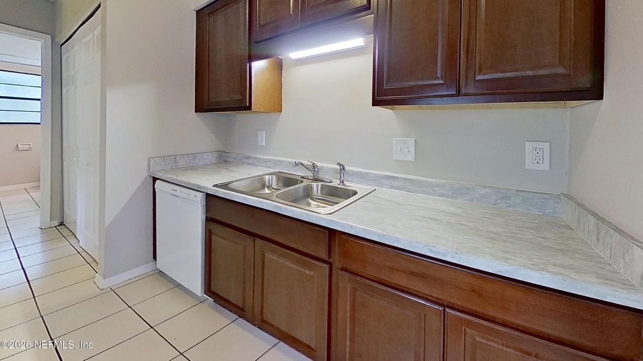 469 Crabapple Ct Unit D - Photo 6 of 18