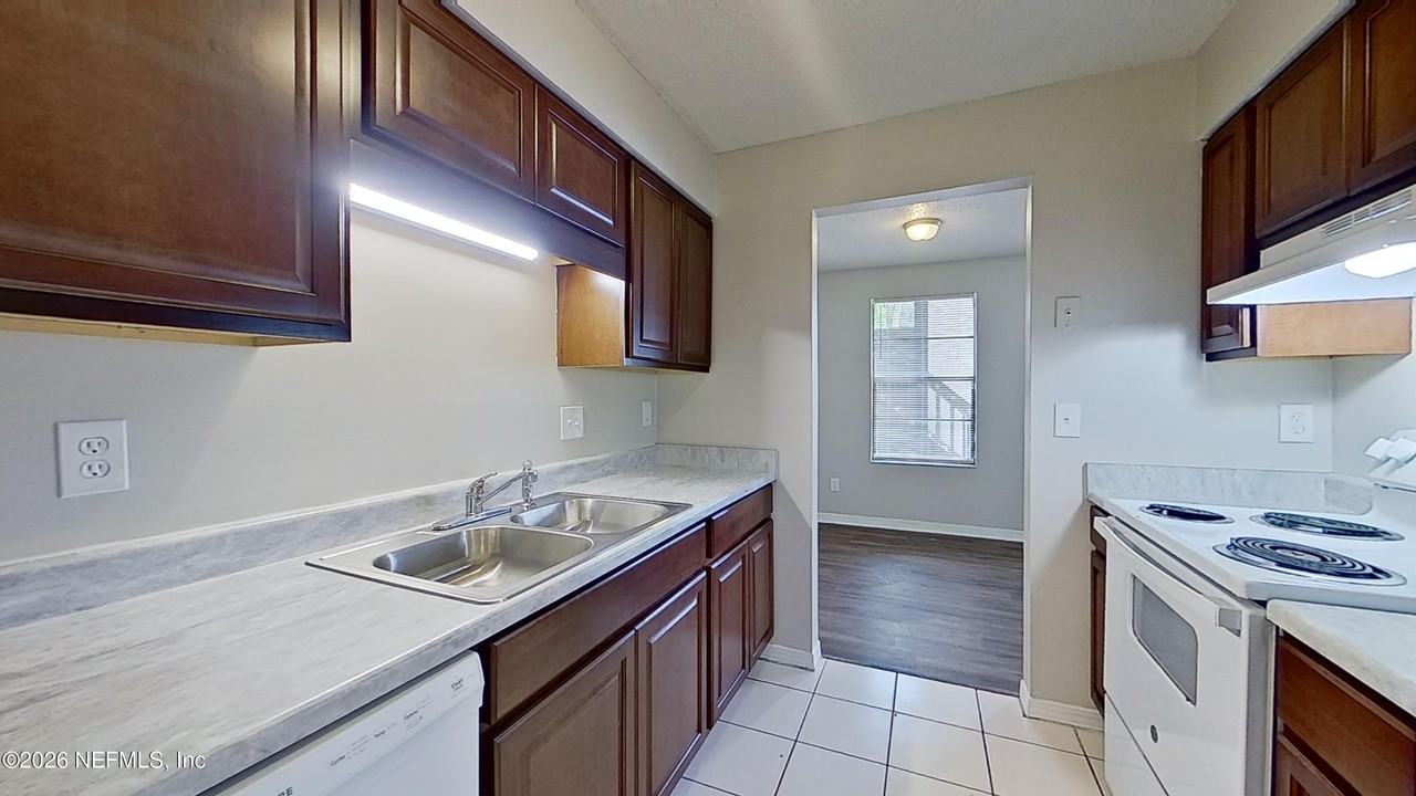 469 Crabapple Ct Unit D - Photo 7 of 18