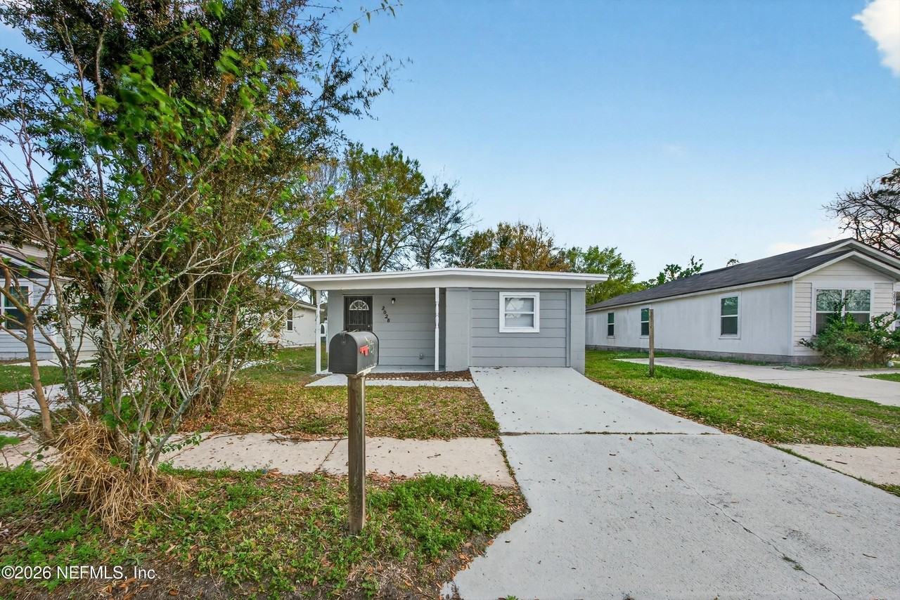 2028 Hartridge St - Photo 6 of 33