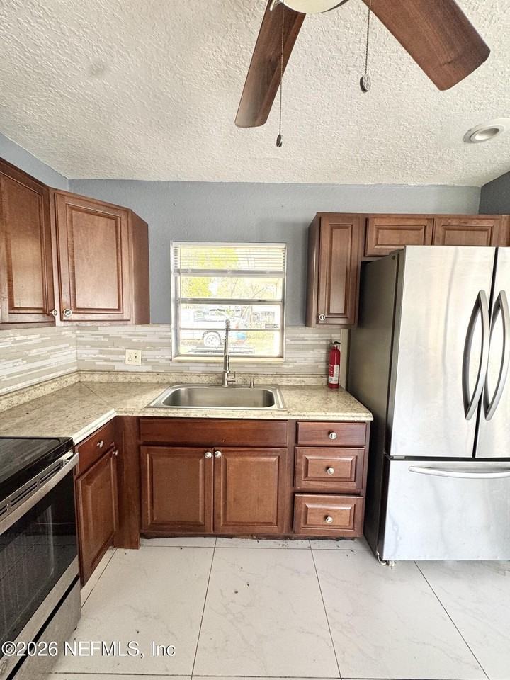 5415 Lori Dr S - Photo 4 of 15