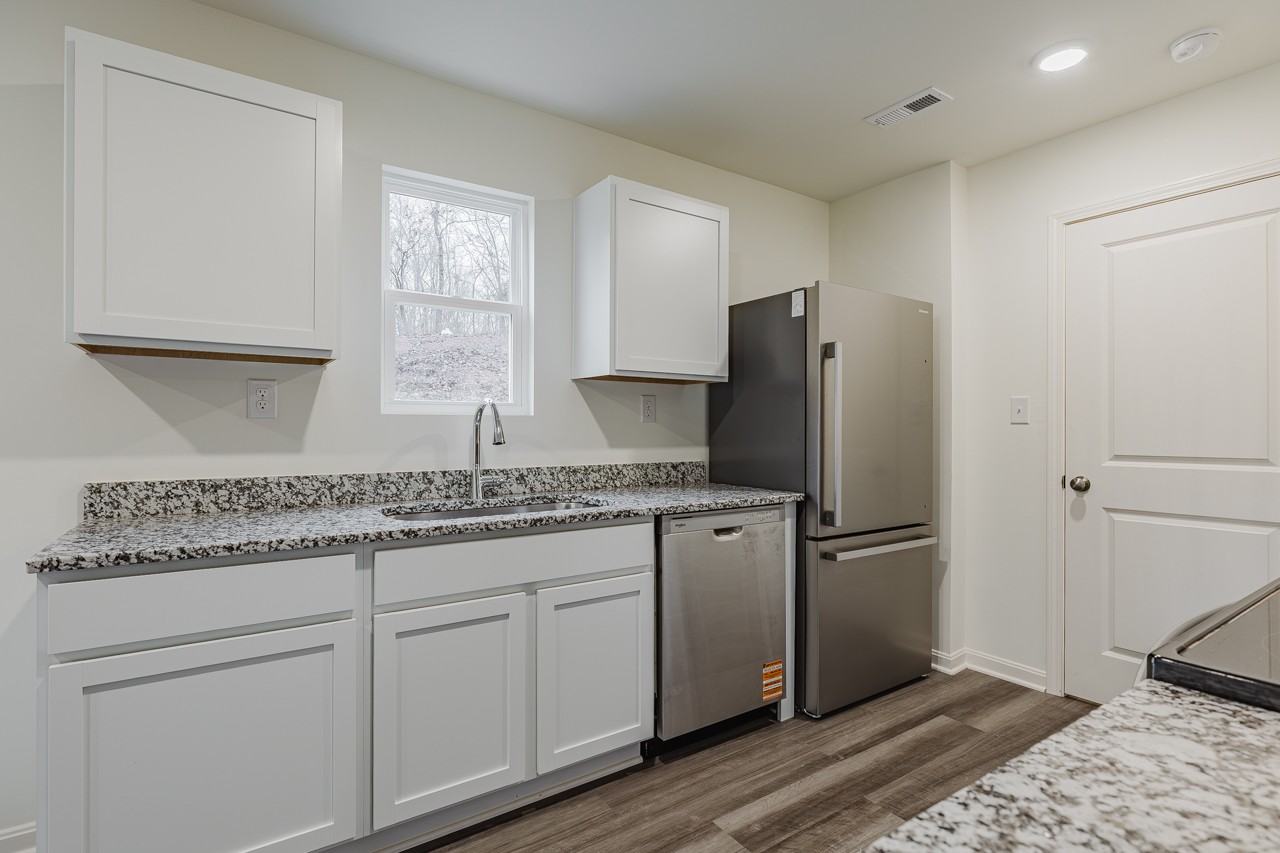 141 Red Hawk Dr #1 - Photo 3 of 10