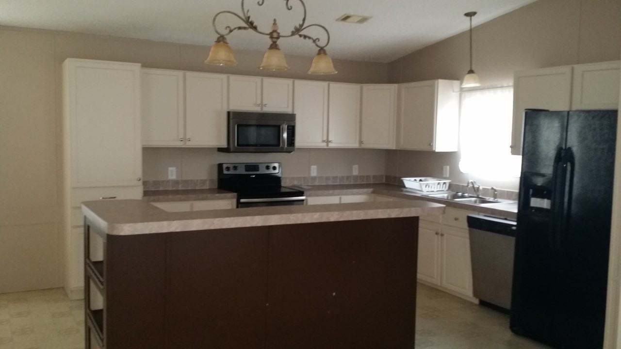 31611 Division St - Photo 3 of 8