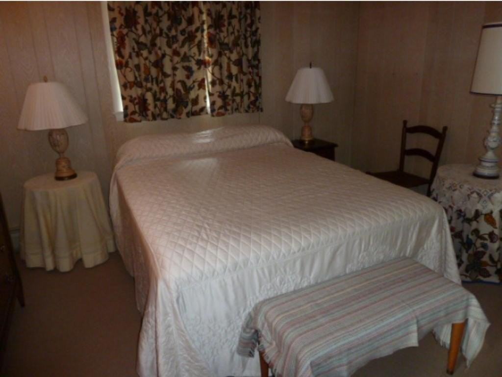 1058 Lake Ave - Photo 6 of 13