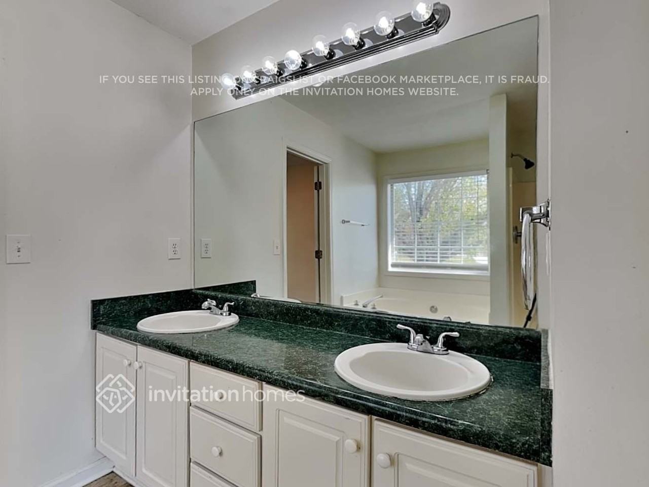 1530 Devonshire Way - Photo 4 of 7