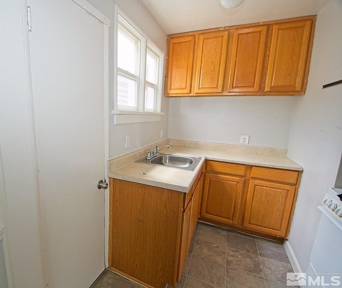 638 Moran St - Photo 5 of 8