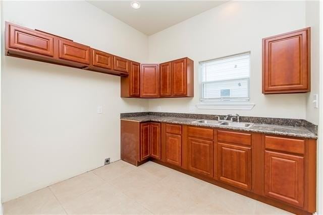 1006 S Pine St - Photo 4 of 14