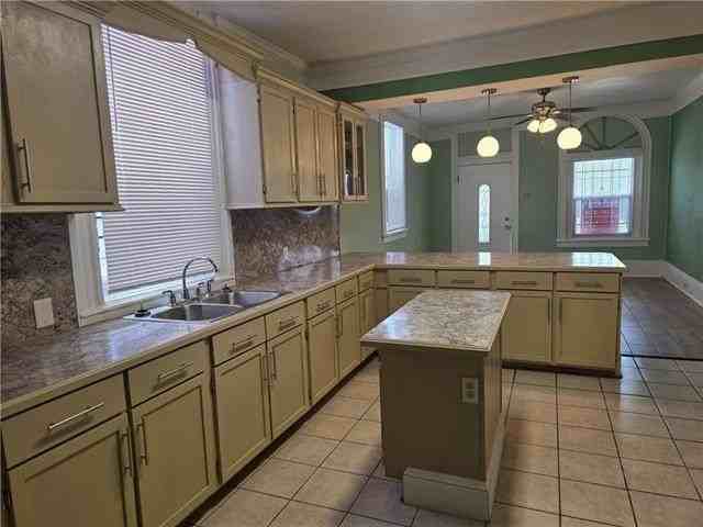 1407 Magnolia St - Photo 5 of 23