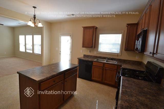 2530 Freemont St - Photo 5 of 14