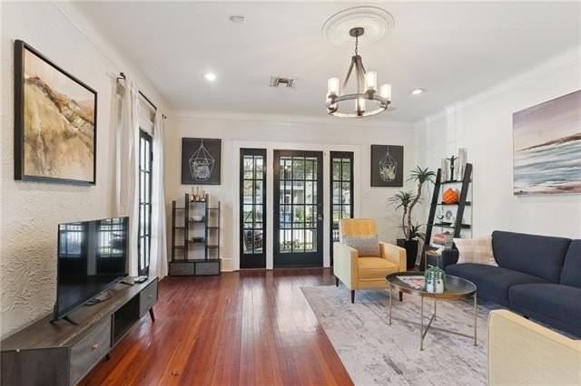 2738 Calhoun St - Photo 5 of 18