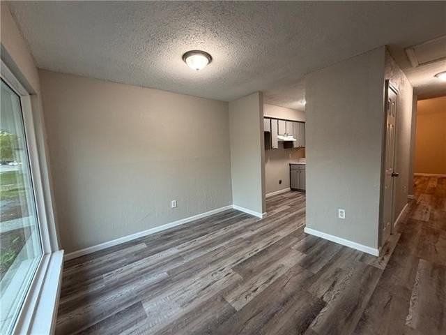 734 Walnut St - Photo 3 of 10