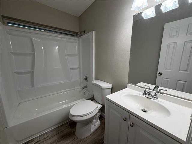 734 Walnut St - Photo 7 of 10