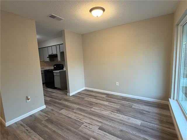 736 Walnut St - Photo 3 of 12