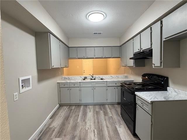 736 Walnut St - Photo 4 of 12