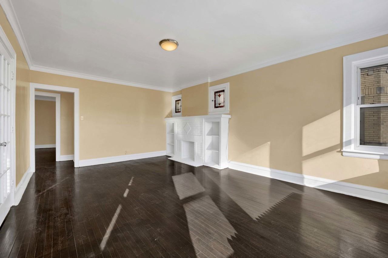 6030 N Claremont Ave #2 - Photo 3 of 8