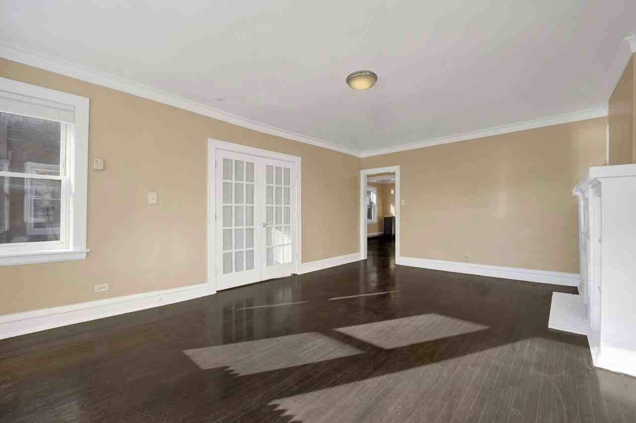 6030 N Claremont Ave #2 - Photo 4 of 8