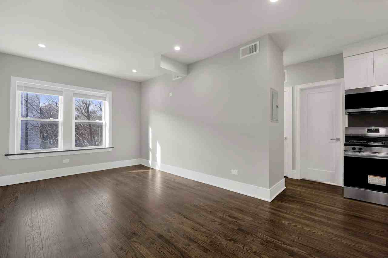 6403 N Wayne Ave #2B - Photo 2 of 8