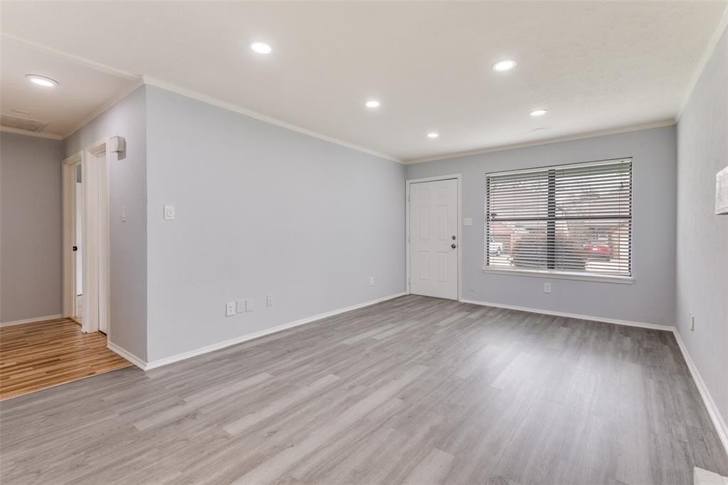 505 Storrs St - Photo 3 of 27