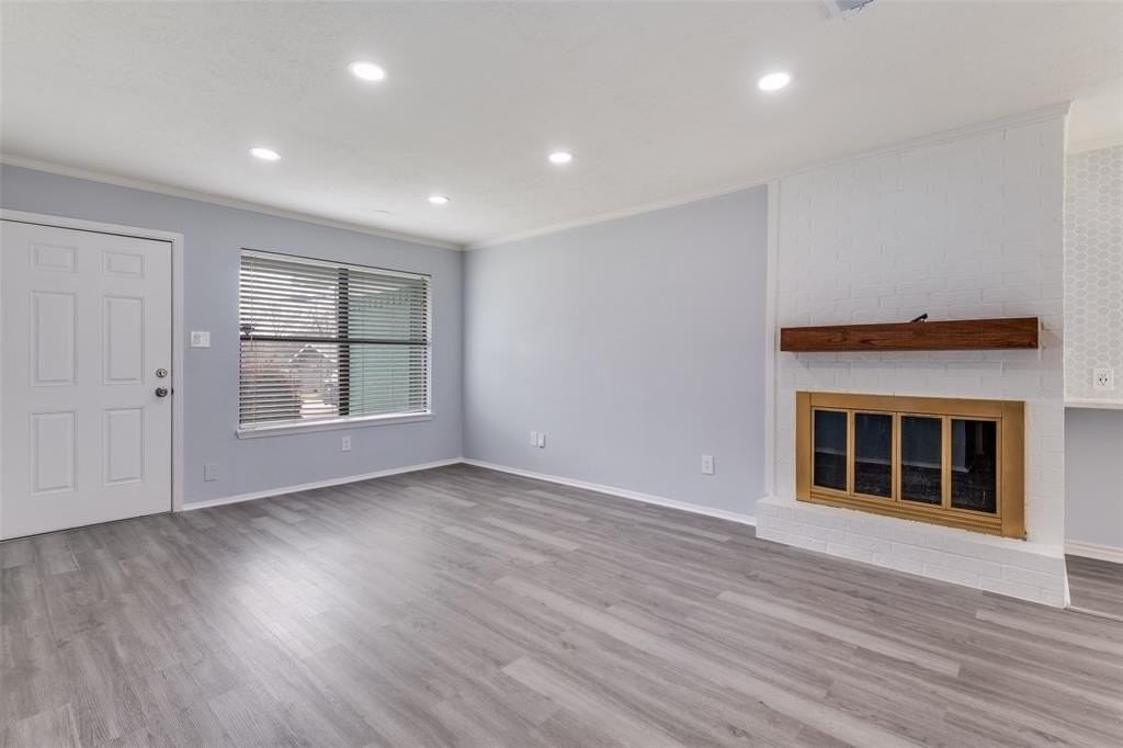 505 Storrs St - Photo 4 of 27