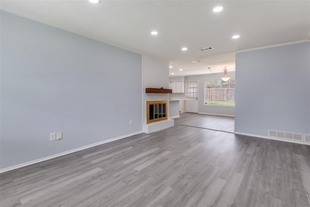 505 Storrs St - Photo 5 of 27