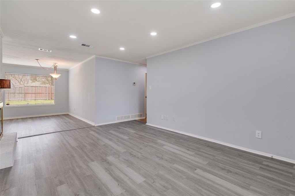 505 Storrs St - Photo 6 of 27