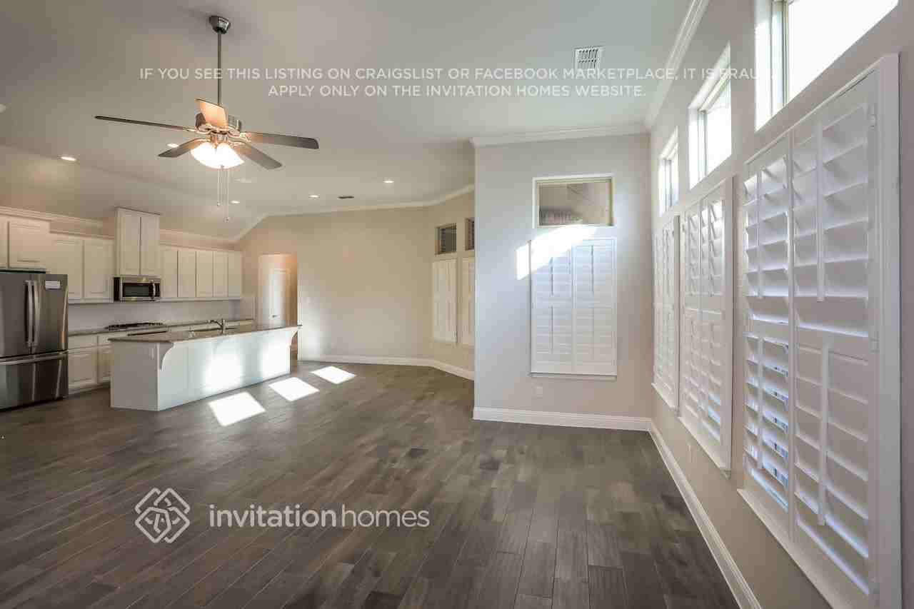 708 Boardwalk Way - Photo 4 of 16