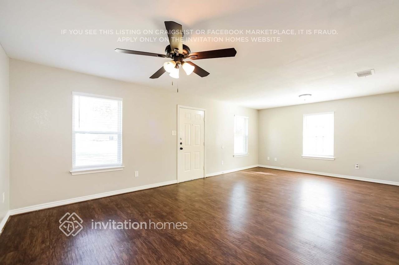 107 Cook St - Photo 3 of 14