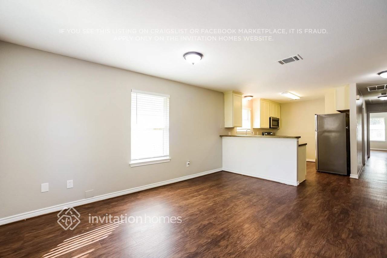 107 Cook St - Photo 4 of 14