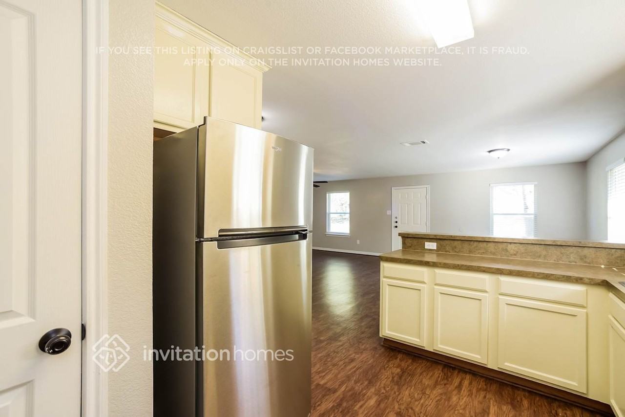 107 Cook St - Photo 6 of 14