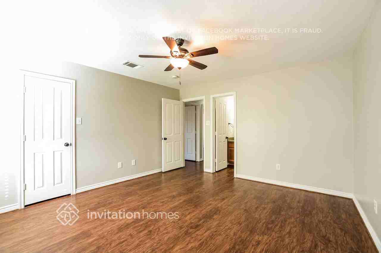 107 Cook St - Photo 7 of 14