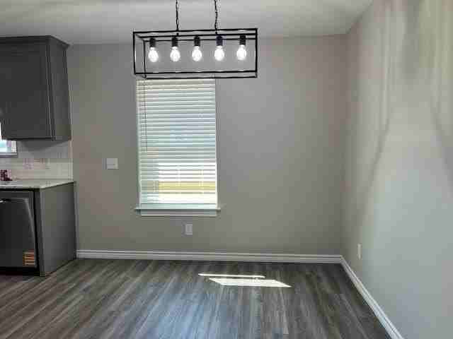 201 Pecan St - Photo 5 of 13