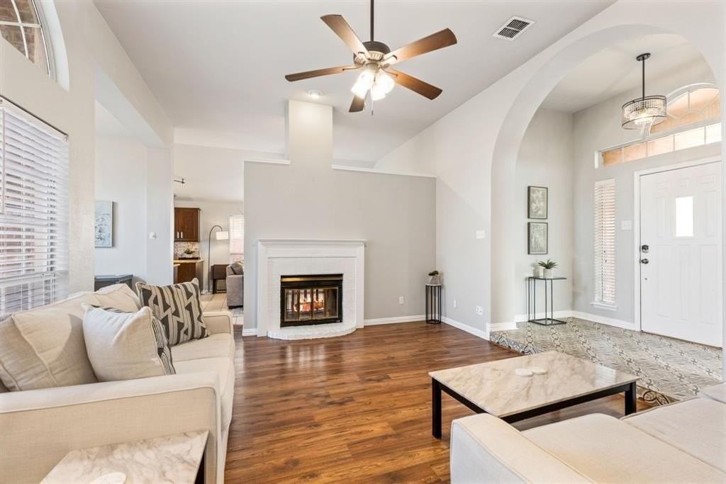 4709 Justin Dr - Photo 4 of 30