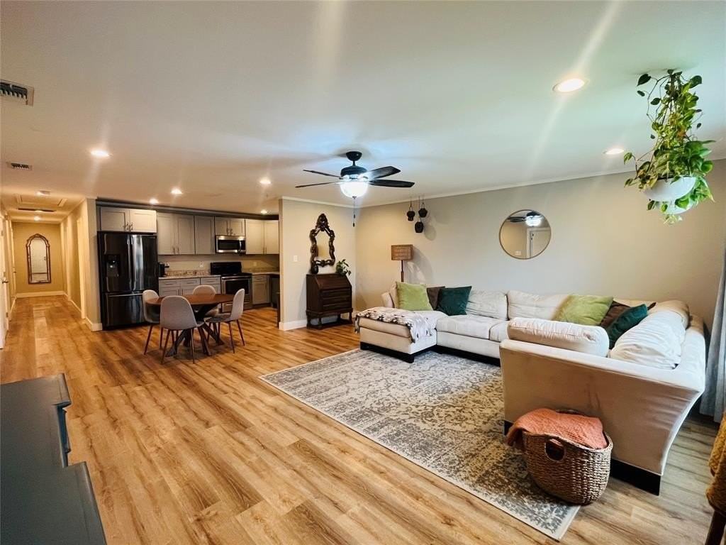 2840 Oakdale St - Photo 3 of 16