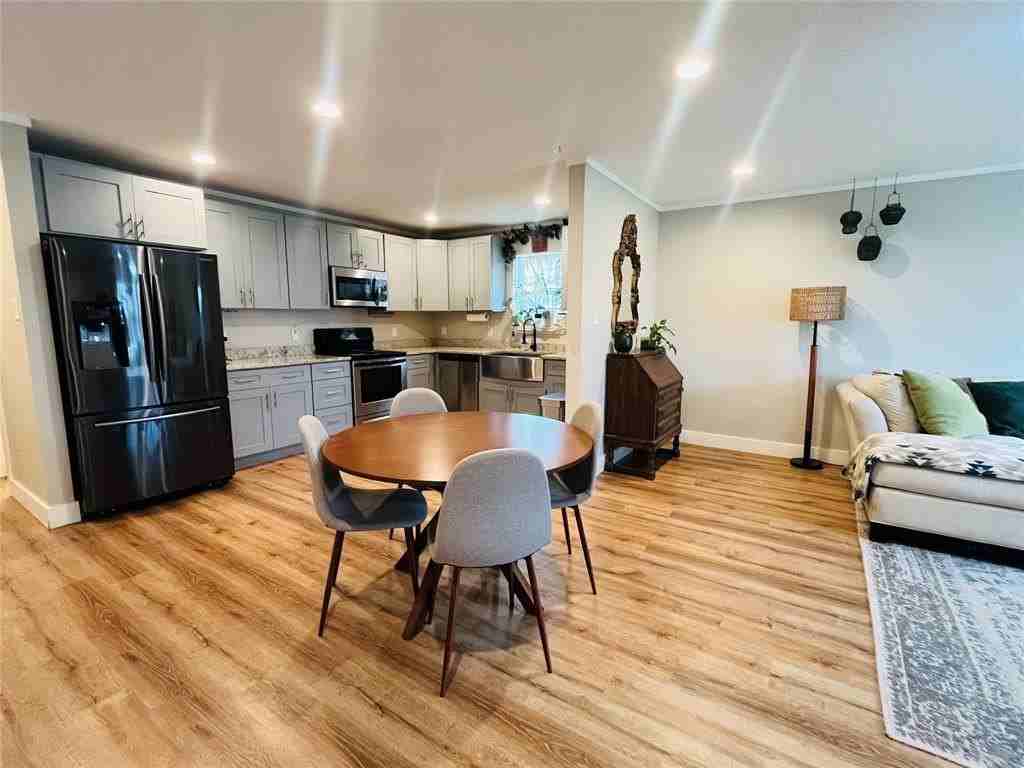 2840 Oakdale St - Photo 4 of 16