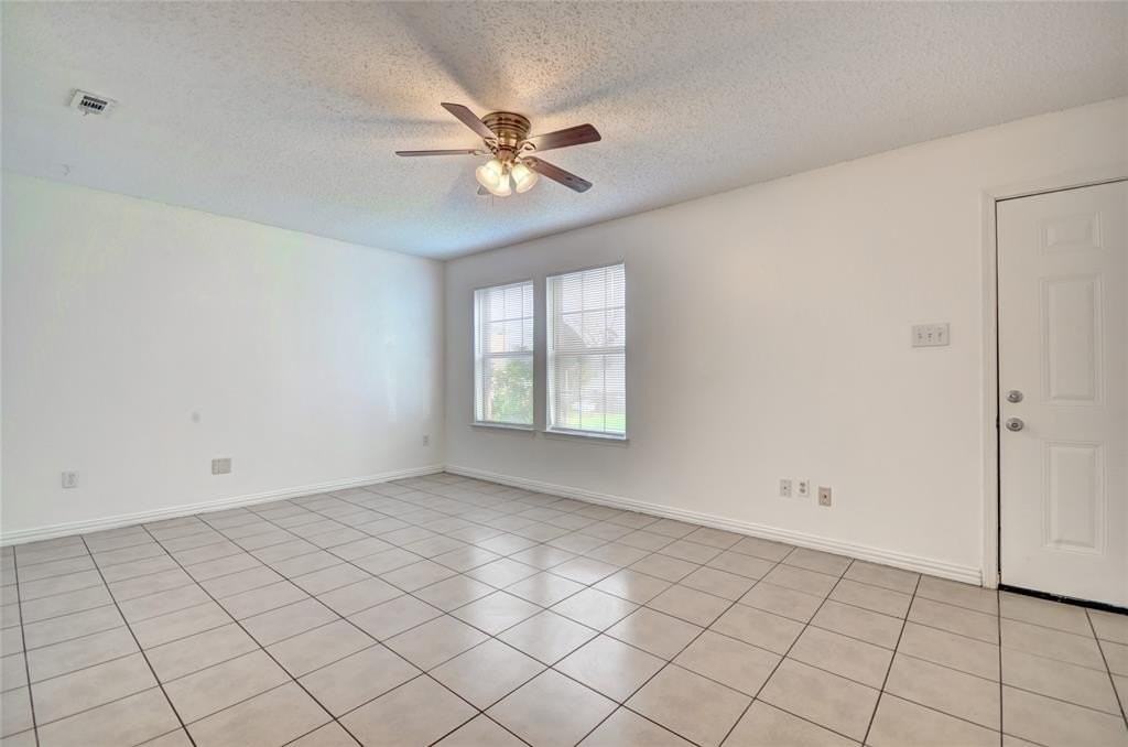 1912 Bernice St #D - Photo 3 of 12