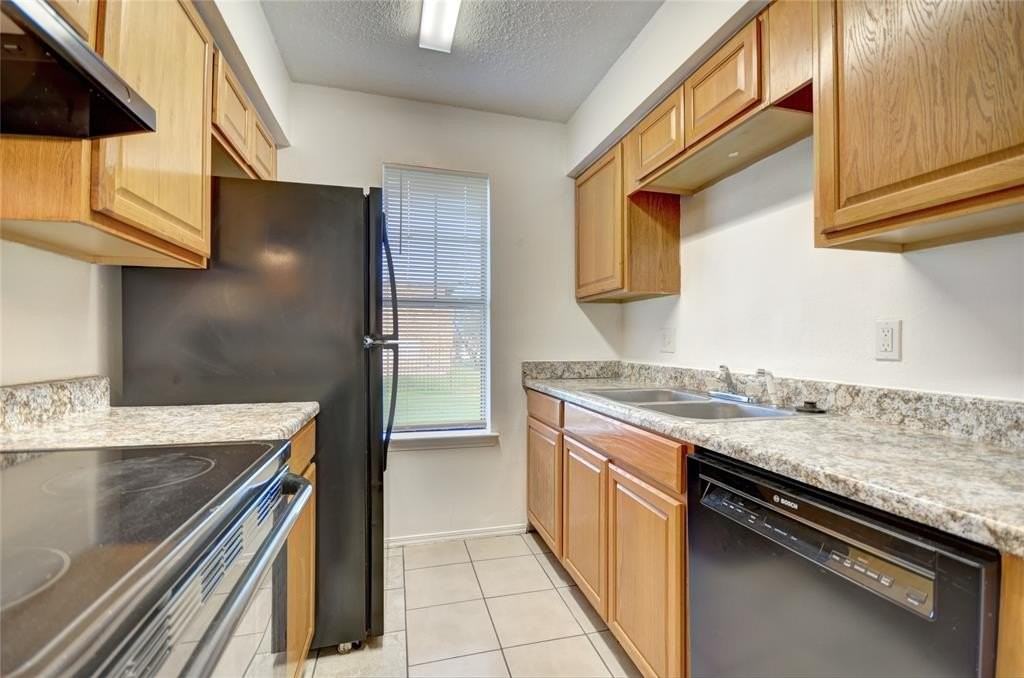 1912 Bernice St #D - Photo 5 of 12