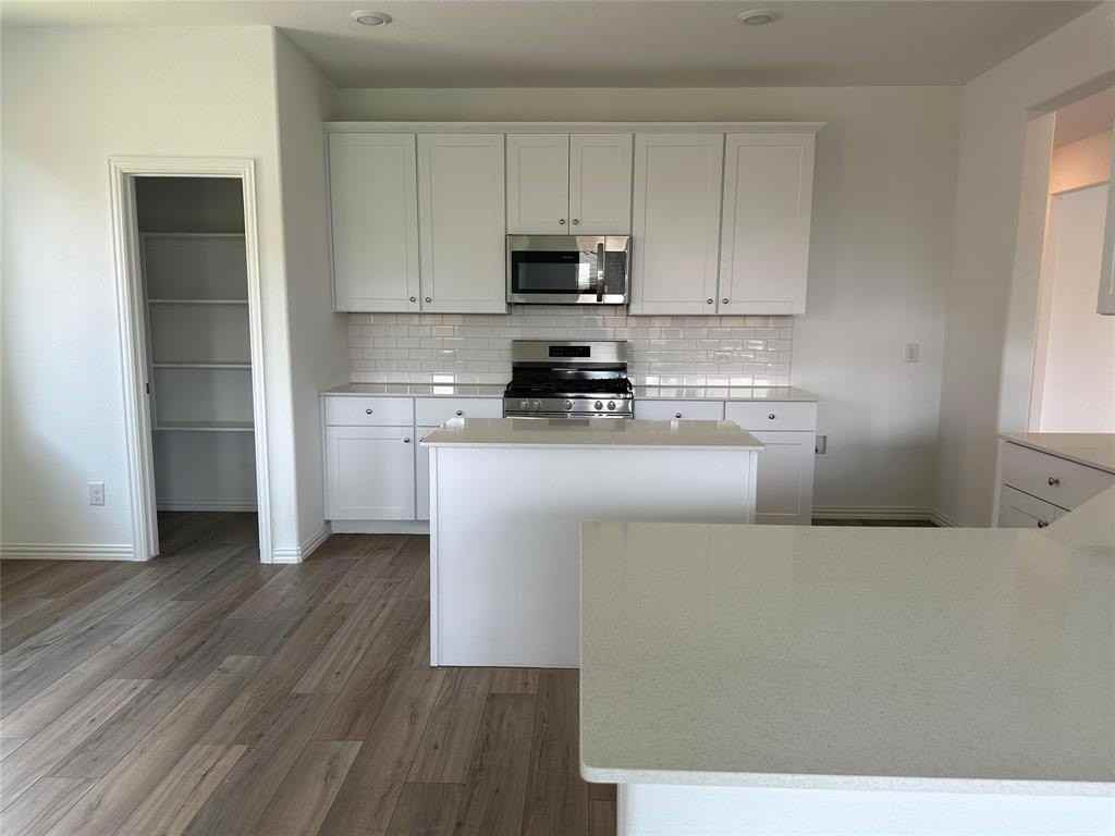 8505 Honeylocust St - Photo 3 of 16