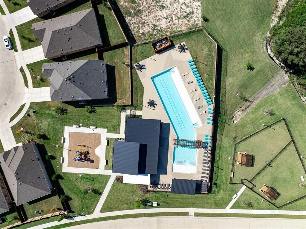 3029 Hollybrook Ln - Photo 5 of 30